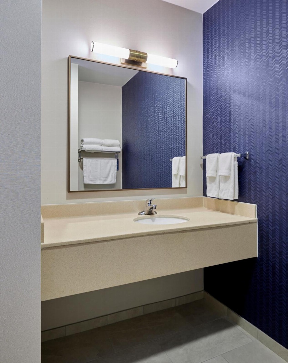 Fairfield Inn & Suites by Marriott Burlington Main image